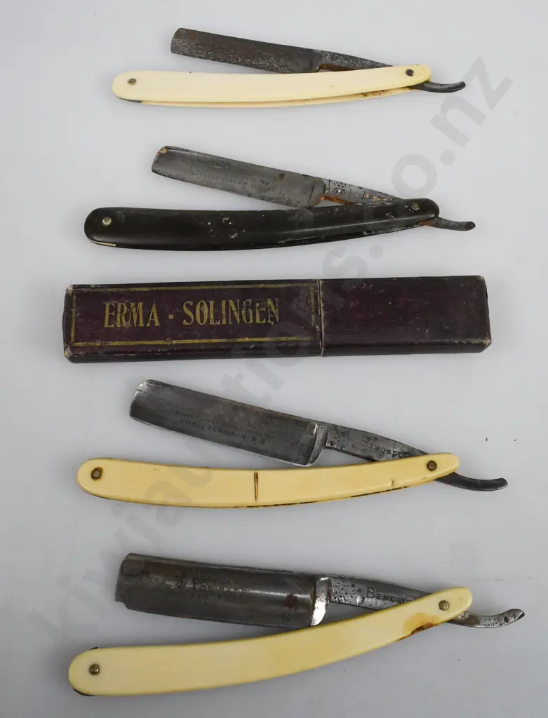 CHRISTCHURCH ADVERTISING CUT THROAT RAZORS Image 1++