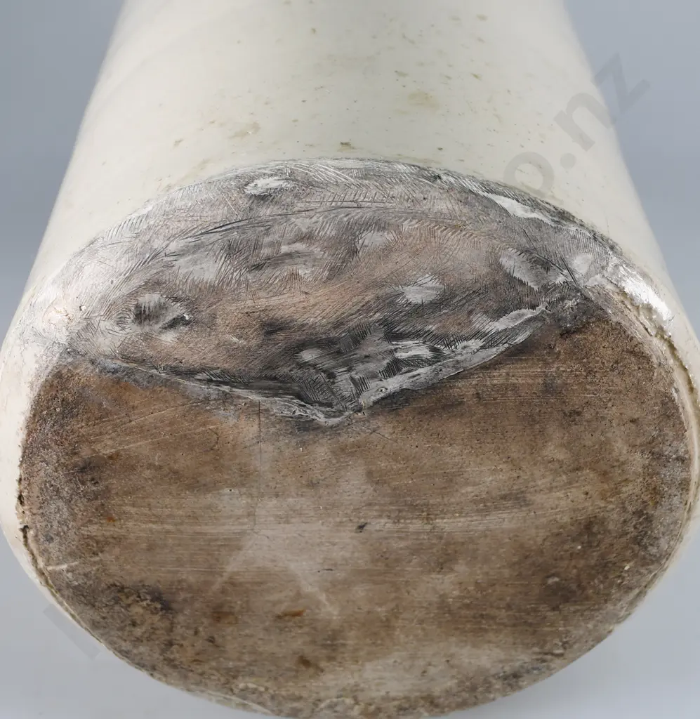 FITZGERALD TE AWAMUTU STONE JAR Image 1++