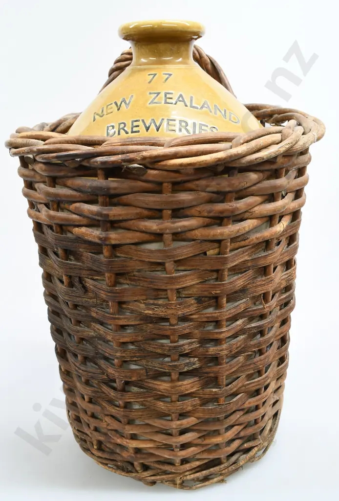 NEW ZEALAND BREWERIES 2 GALLON STONE JAR Image 1++