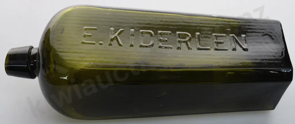 KIDERLIN LABELLED GIN BOTTLE Image 1++