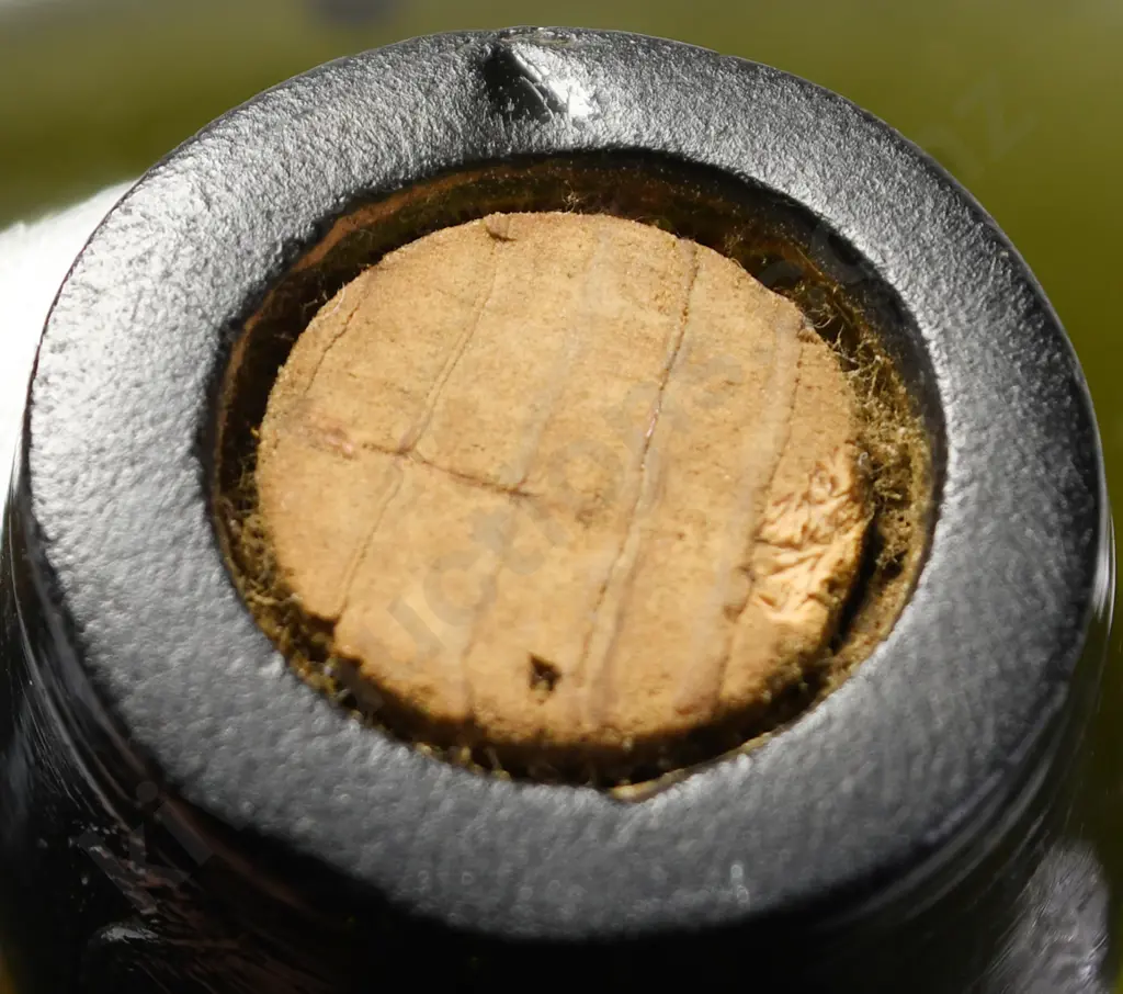 KIDERLIN LABELLED GIN BOTTLE Image 1++
