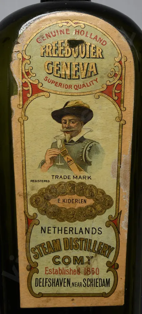KIDERLIN LABELLED GIN BOTTLE Image 1++