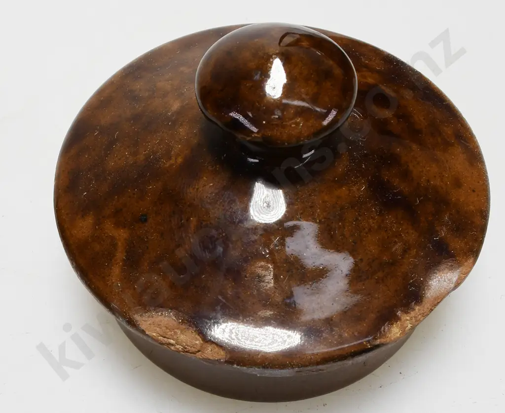 NZ POTTERIES WELLINGTON TEAPOT AND JUG Image 1++