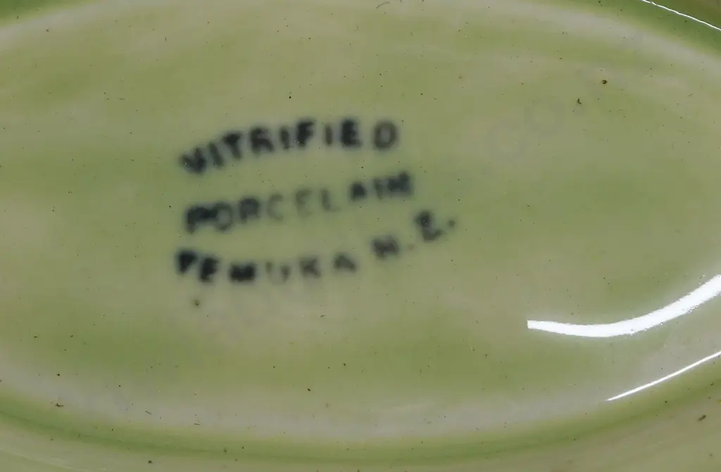 TEMUKA WARE LEAF PATTERN FOOTED DISHES Image 1++