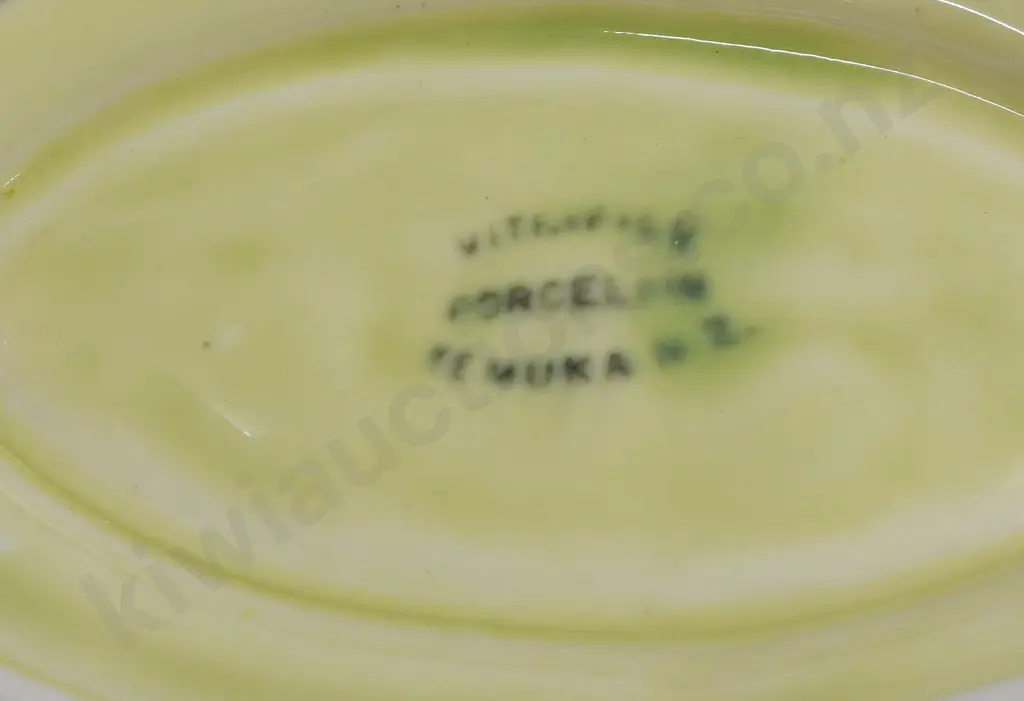 TEMUKA WARE LEAF PATTERN FOOTED DISHES Image 1++
