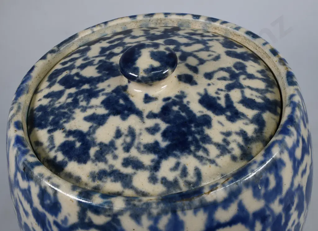 TIMARU POTTERIES SMALL BLUE MOTTLED STORAGE JAR Image 1++