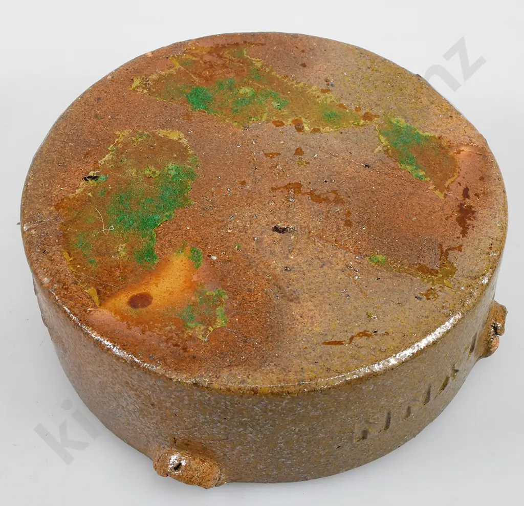 COLONIAL POTTERY NEW LYNN ASHTRAY Image 1++