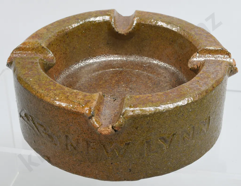 COLONIAL POTTERY NEW LYNN ASHTRAY Image 1++