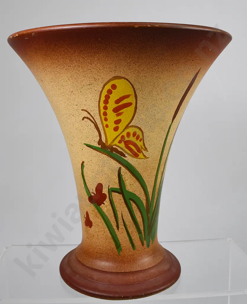 TIMARU POTTERIES VASE Image 1++