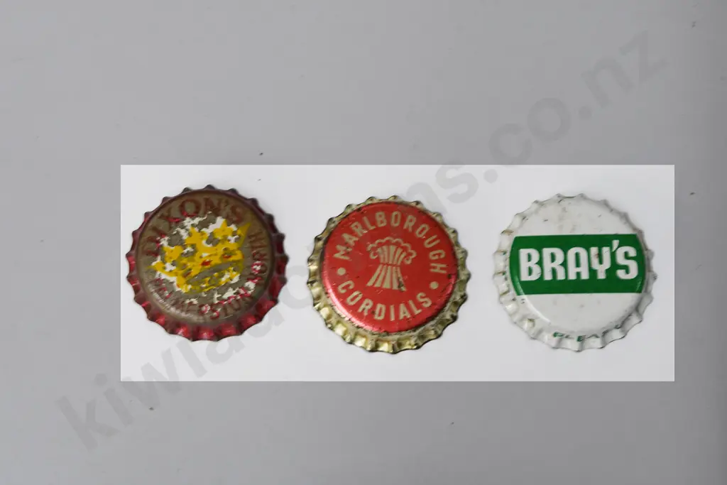 VARIOUS SOFT DRINK BOTTLE CAPS Image 1++
