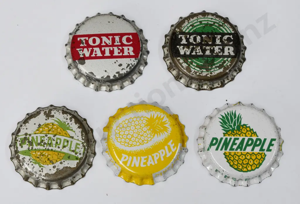 VARIOUS SOFT DRINK BOTTLE CAPS Image 1++