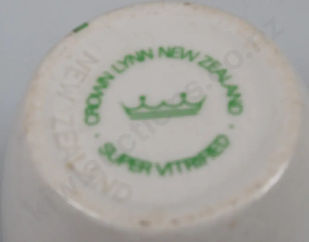 CROWN LYNN BREWERY RELATED MONOGRAMMED CHINA Image 1++