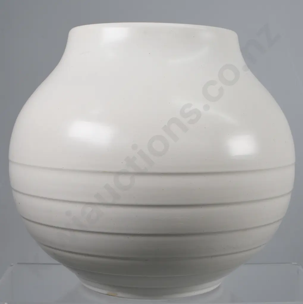 CROWN LYNN HAND POTTED VASE SHAPE 34 Image 1++