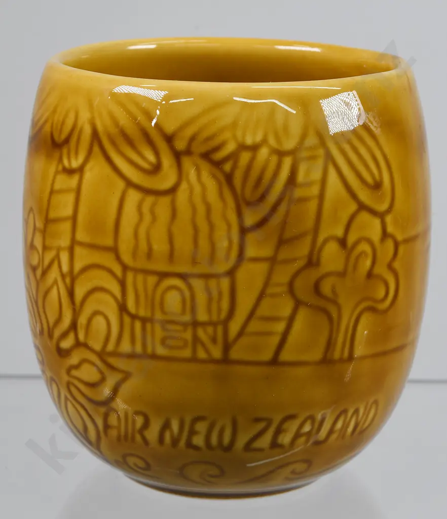 CROWN LYNN AIR NEW ZEALAND BEAKER Image 1++