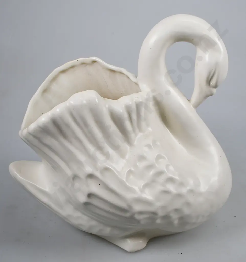 CROWN LYNN WHITE MALE SWAN Image 1++