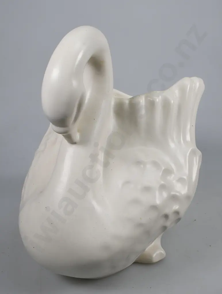 CROWN LYNN WHITE MALE SWAN Image 1++
