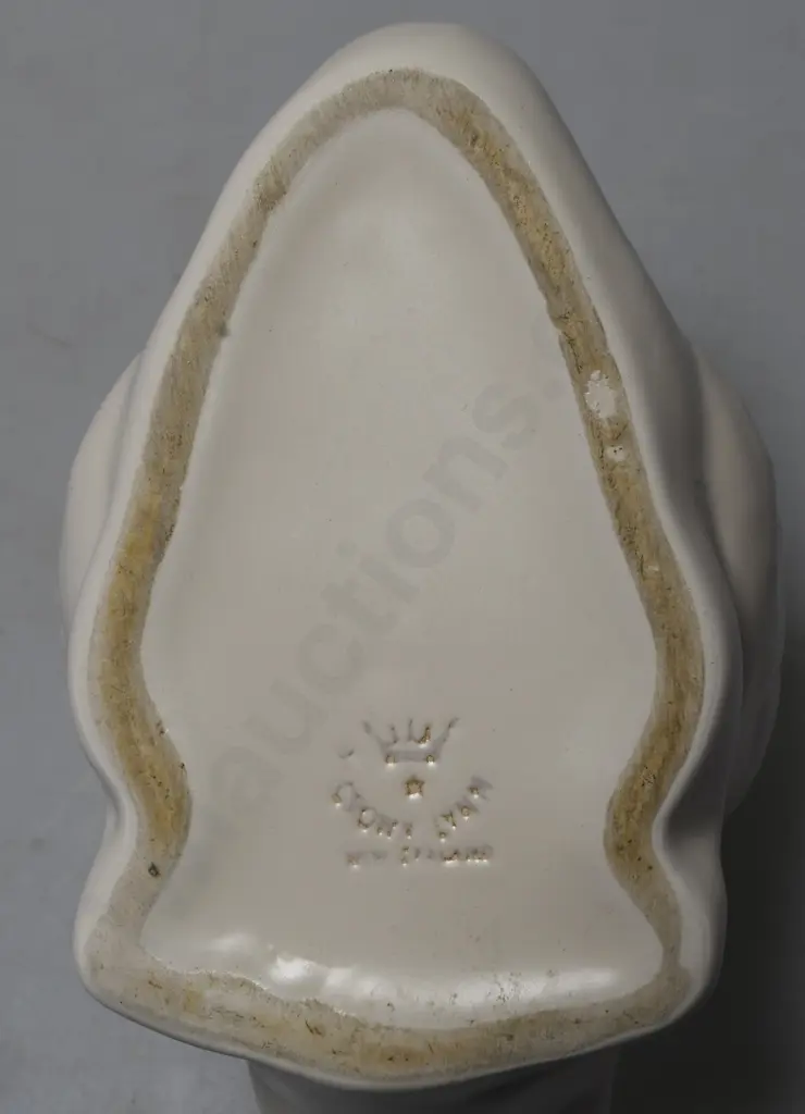 CROWN LYNN SMALL WHITE SWAN Image 1++