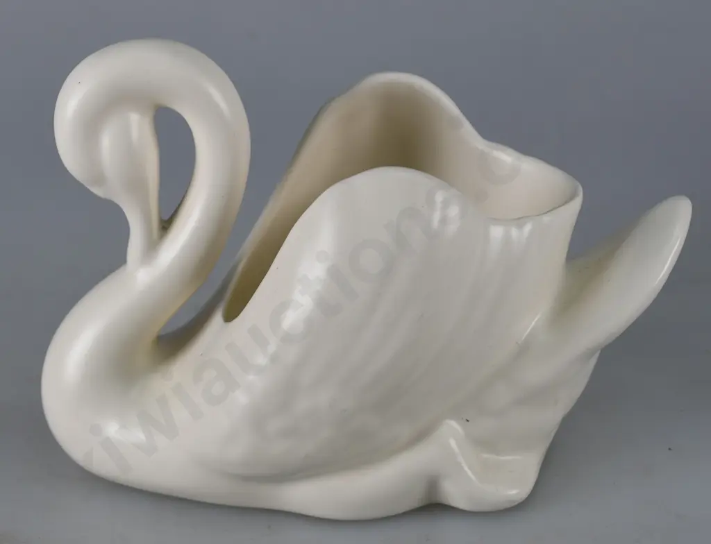 CROWN LYNN SMALL WHITE SWAN Image 1++