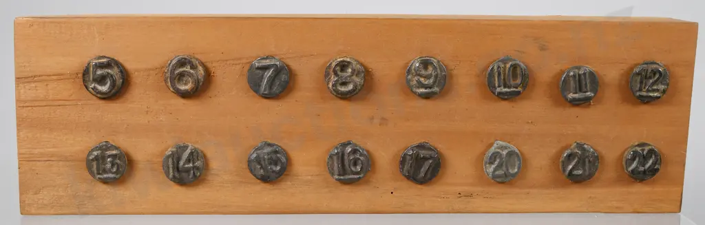 NZ RAILWAY SLEEPER DATE NAILS Image 1++