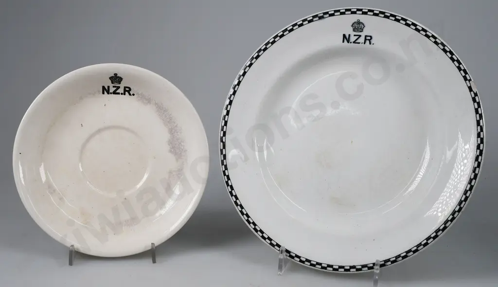 CROWN LYNN NEW ZEALAND RAILWAY CROCKERY Image 1++