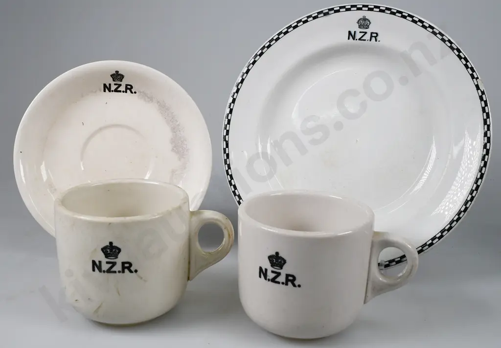 CROWN LYNN NEW ZEALAND RAILWAY CROCKERY Image 1++