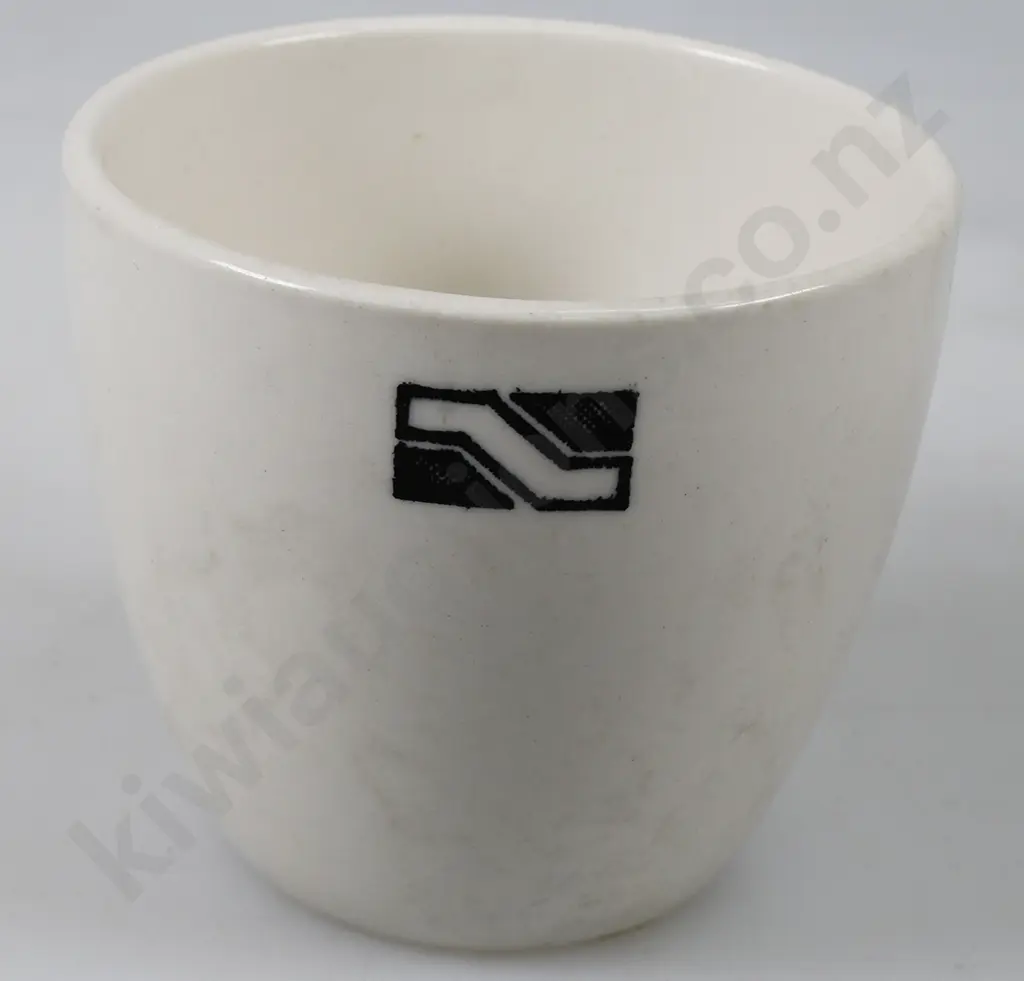 CROWN LYNN NEW ZEALAND RAILWAY CUP AND SAUCERS Image 1++