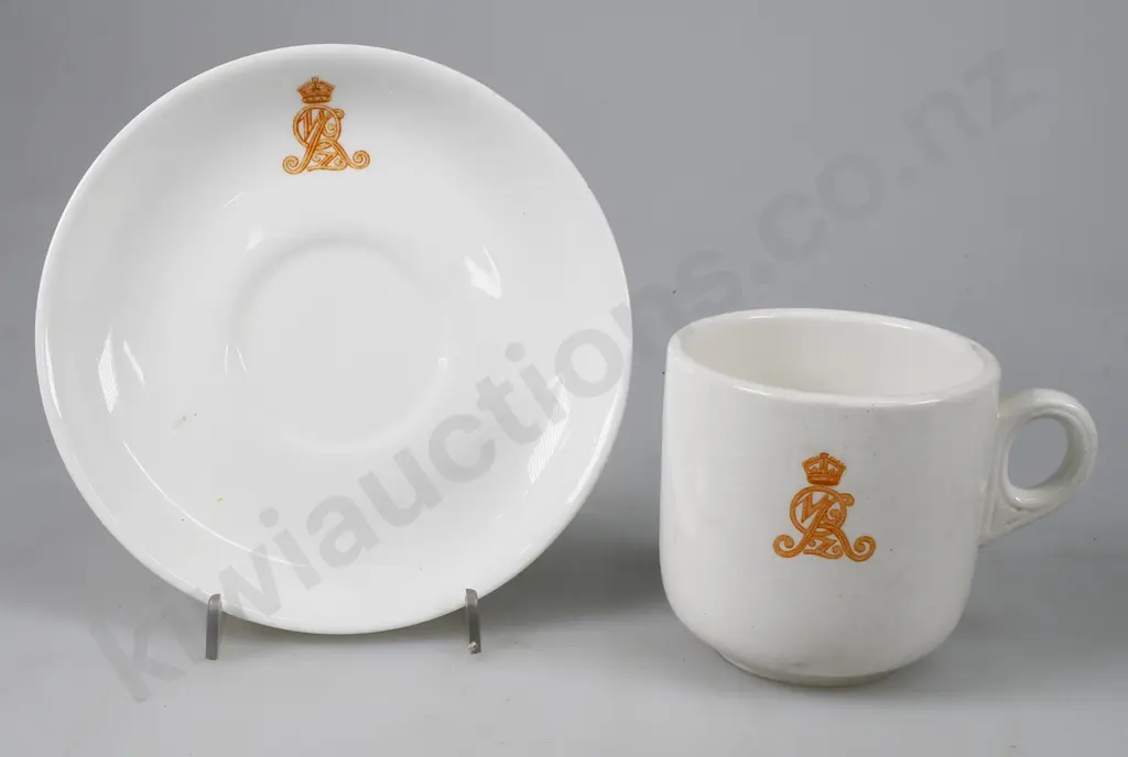 CROWN LYNN NEW ZEALAND RAILWAY CROCKERY Image 1++