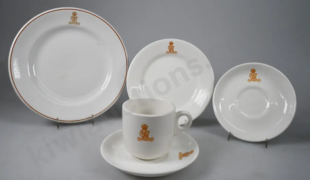 CROWN LYNN NEW ZEALAND RAILWAY CROCKERY Image 1++