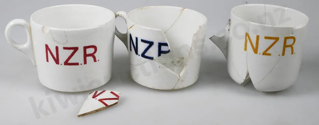 CROWN LYNN NEW ZEALAND RAILWAY CUPS Image 1++
