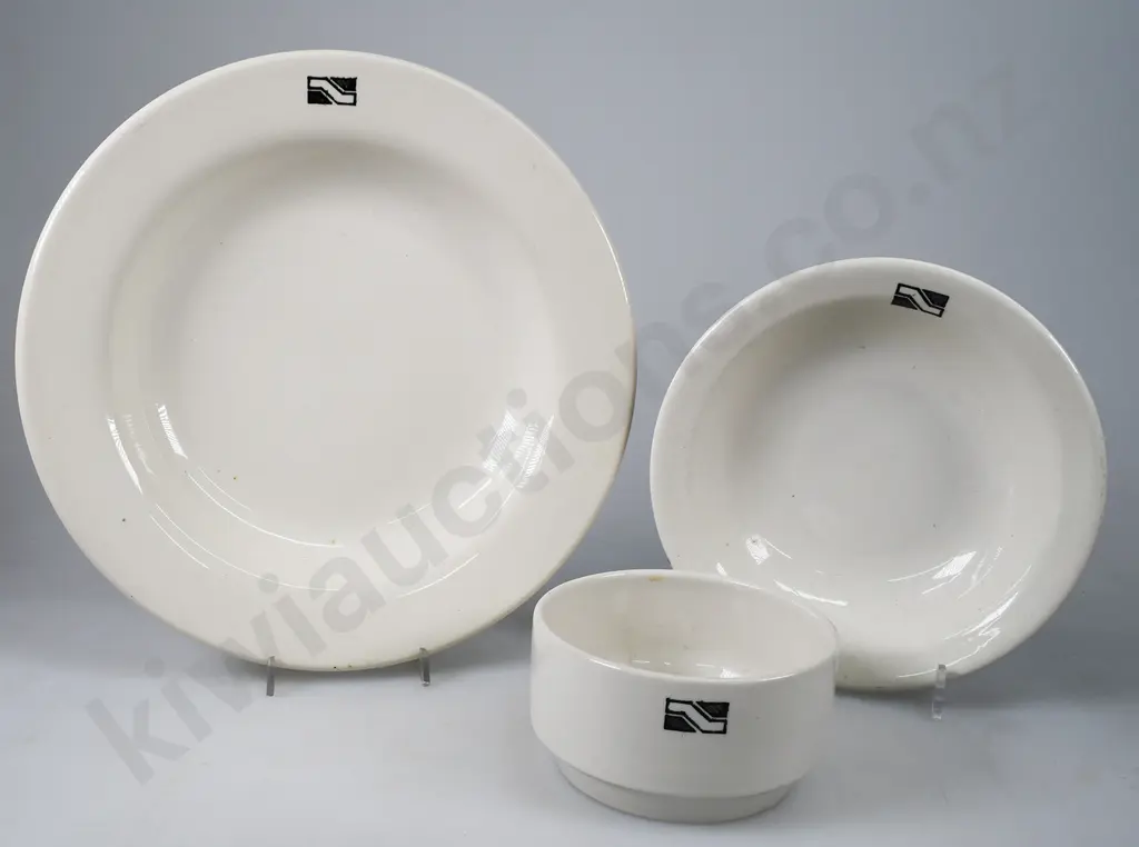 CROWN LYNN NEW ZEALAND RAILWAY CROCKERY Image 1++