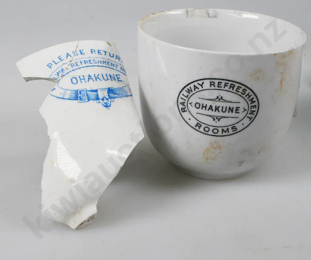 CROWN LYNN NEW ZEALAND RAILWAY CROCKERY Image 1++