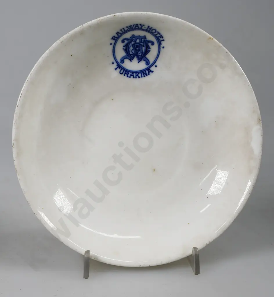 CROWN LYNN NEW ZEALAND RAILWAY CROCKERY Image 1++