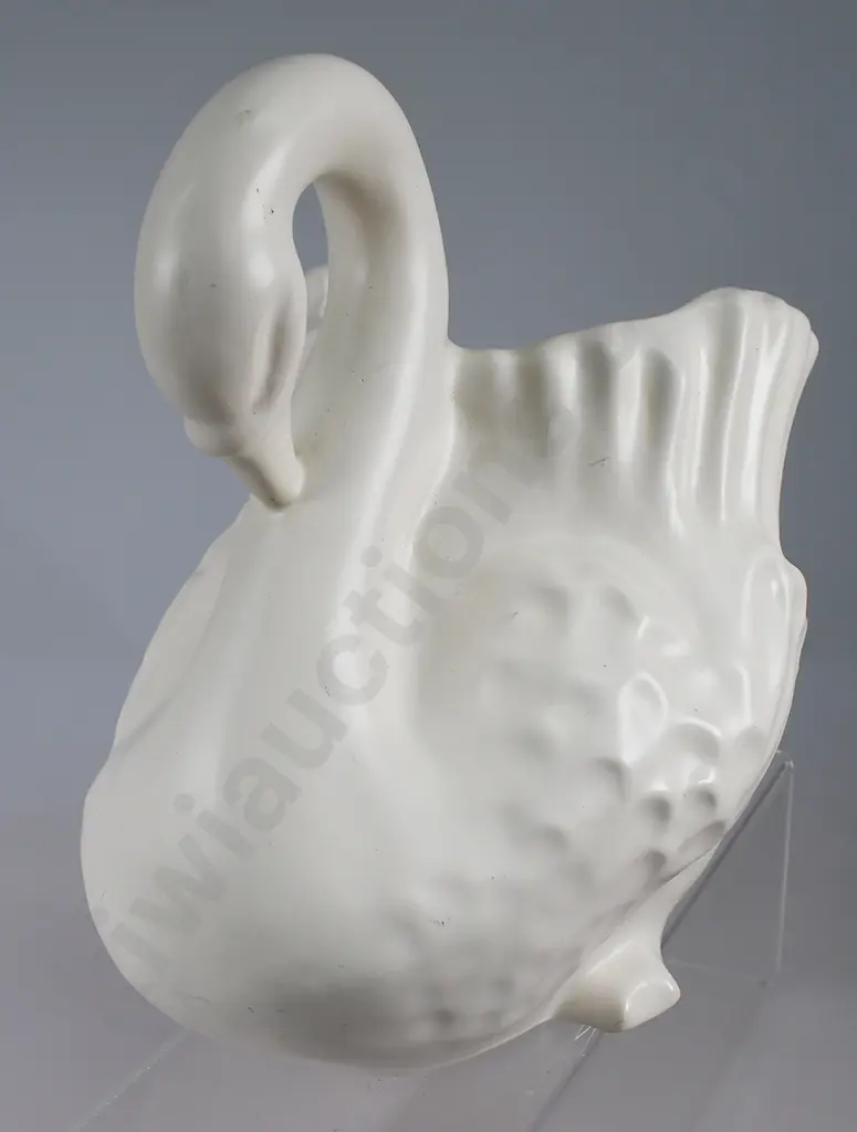 CROWN LYNN LARGE MALE SWAN Image 1++