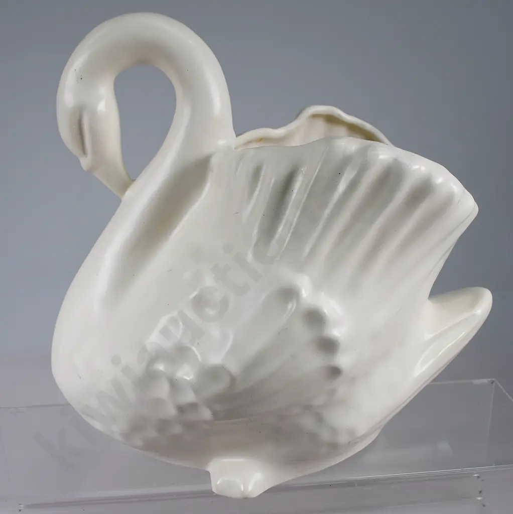 CROWN LYNN LARGE MALE SWAN Image 1++