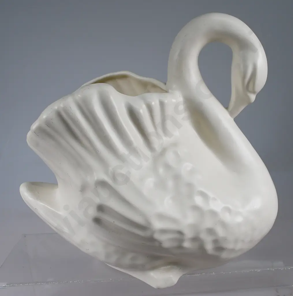 CROWN LYNN LARGE MALE SWAN Image 1++
