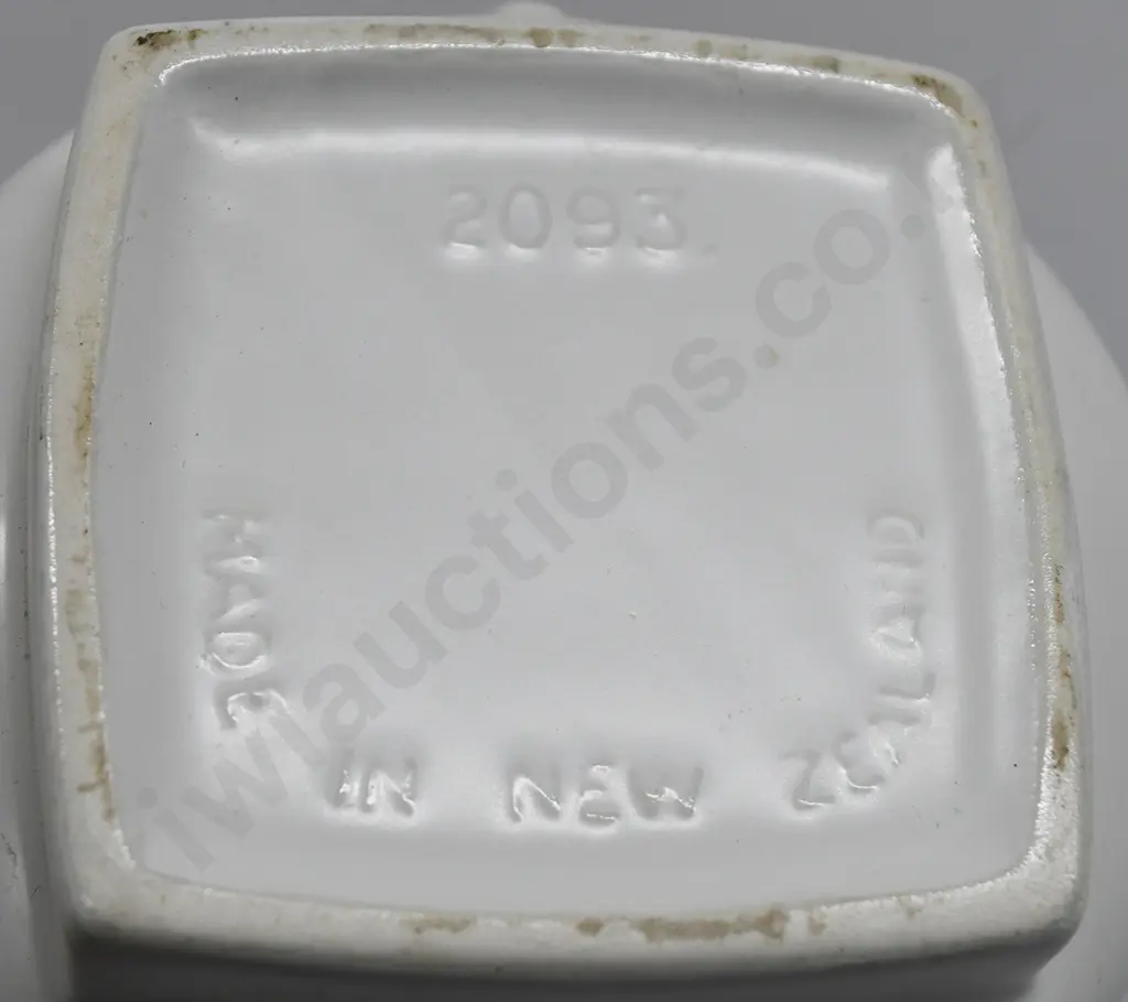 CROWN LYNN HEAVY DAISY VASE NUMBER 2093 Image 1++