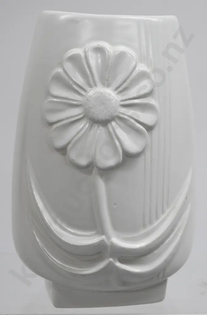 CROWN LYNN HEAVY DAISY VASE NUMBER 2093 Image 1++