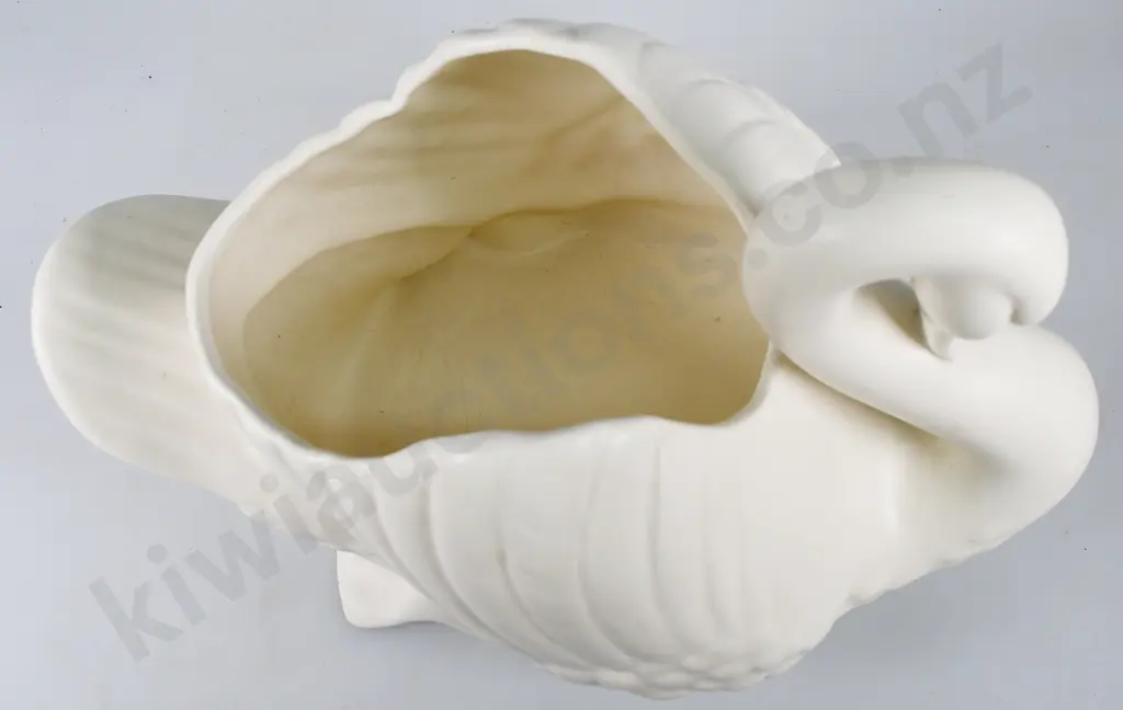 CROWN LYNN LARGE SWAN Image 1++