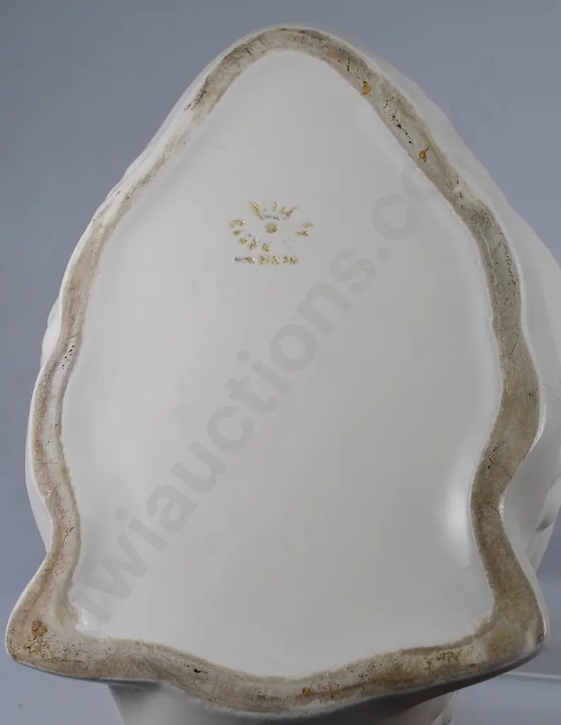 CROWN LYNN LARGE SWAN Image 1++