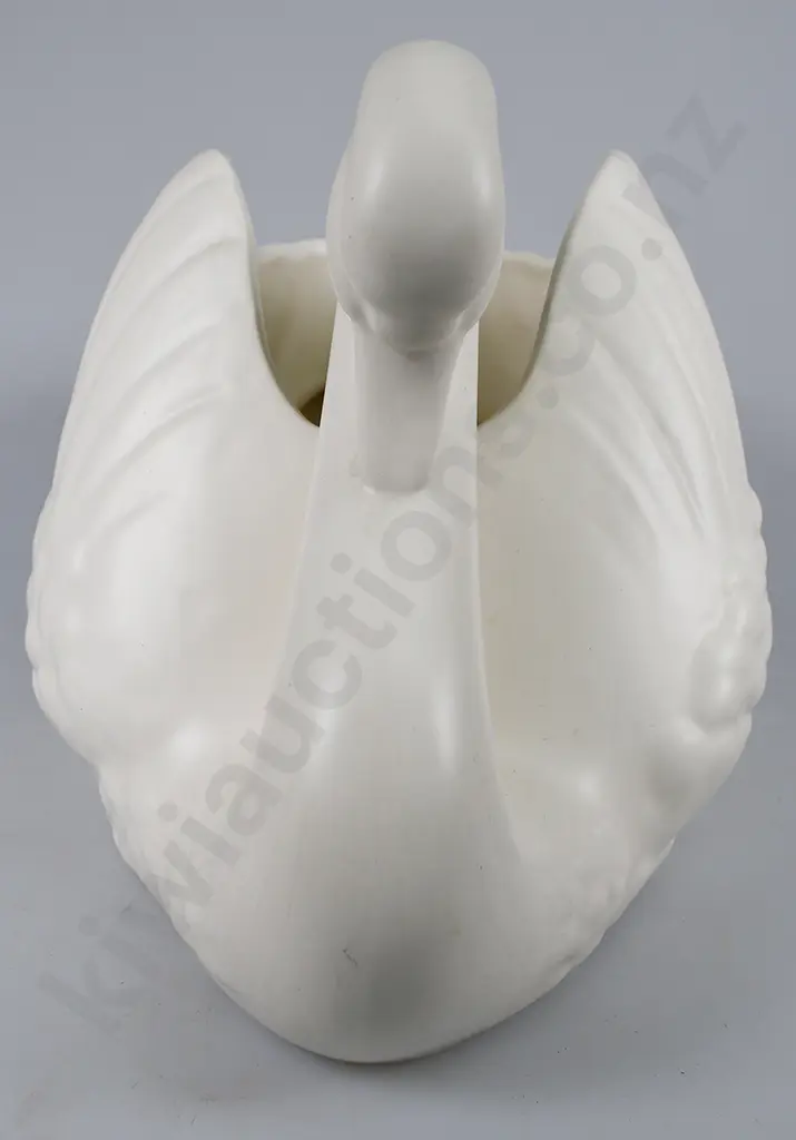 CROWN LYNN LARGE SWAN Image 1++