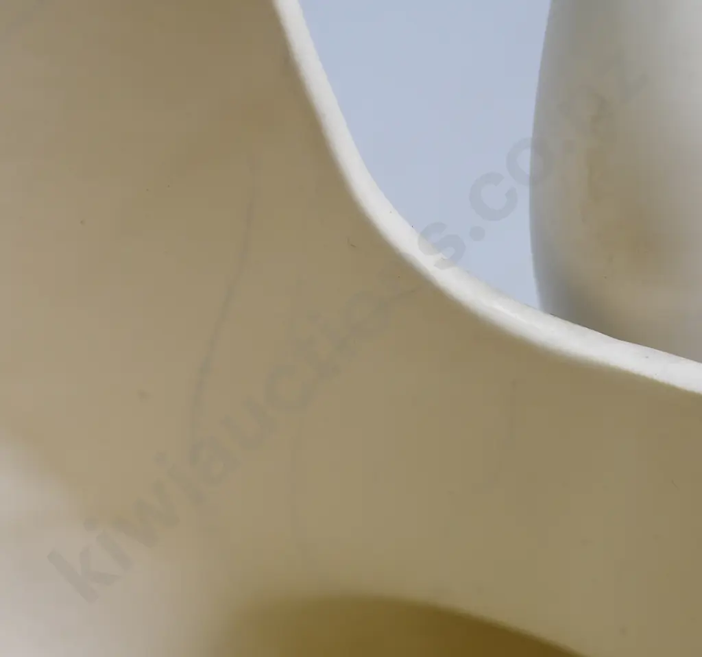 CROWN LYNN LARGE SWAN Image 1++