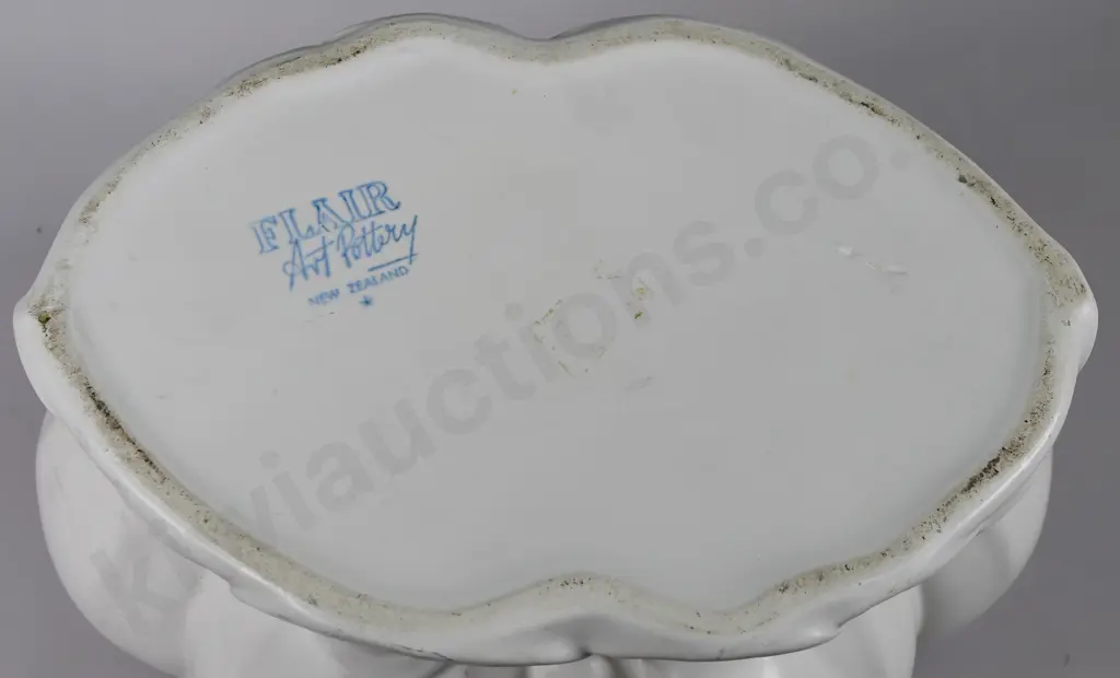 CROWN LYNN LILY LOTUS BOWL Image 1++