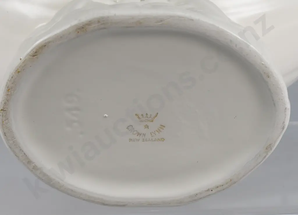 CROWN LYNN MANTLE VASE NUMBER 549 Image 1++