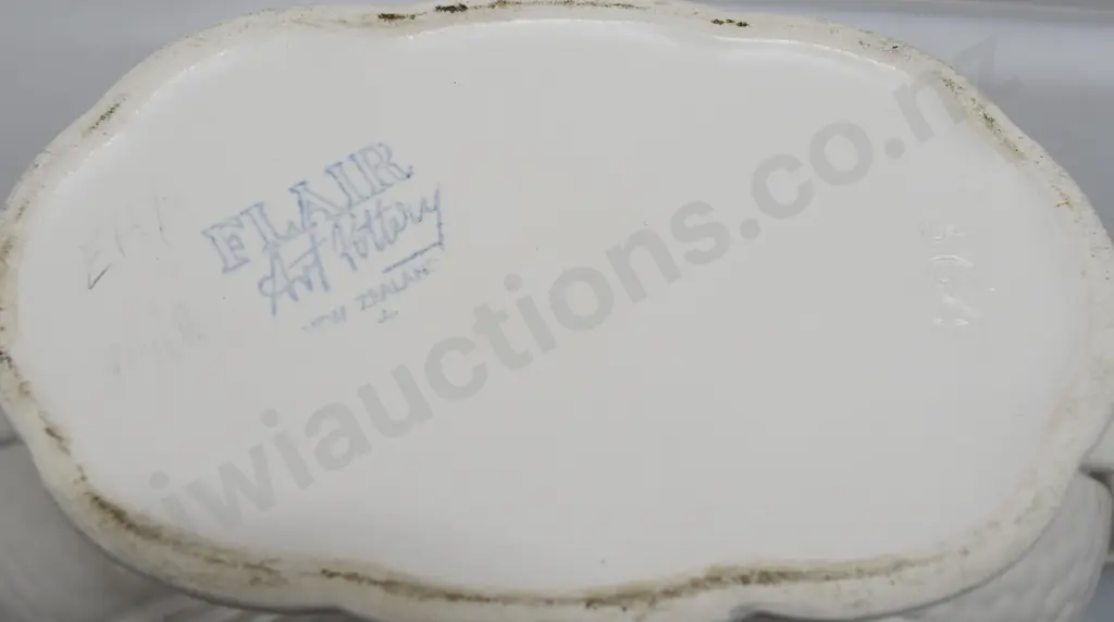 CROWN LYNN MANTLE VASE NUMBER 364 Image 1++