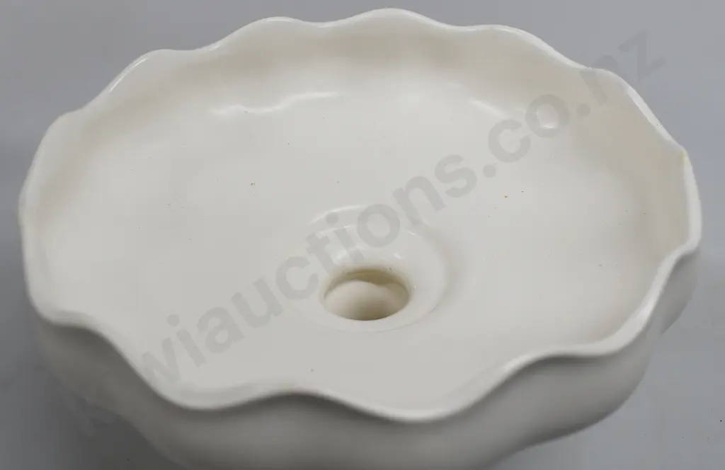 CROWN LYNN FOOTED COMPORT NUMBER 2020 Image 1++