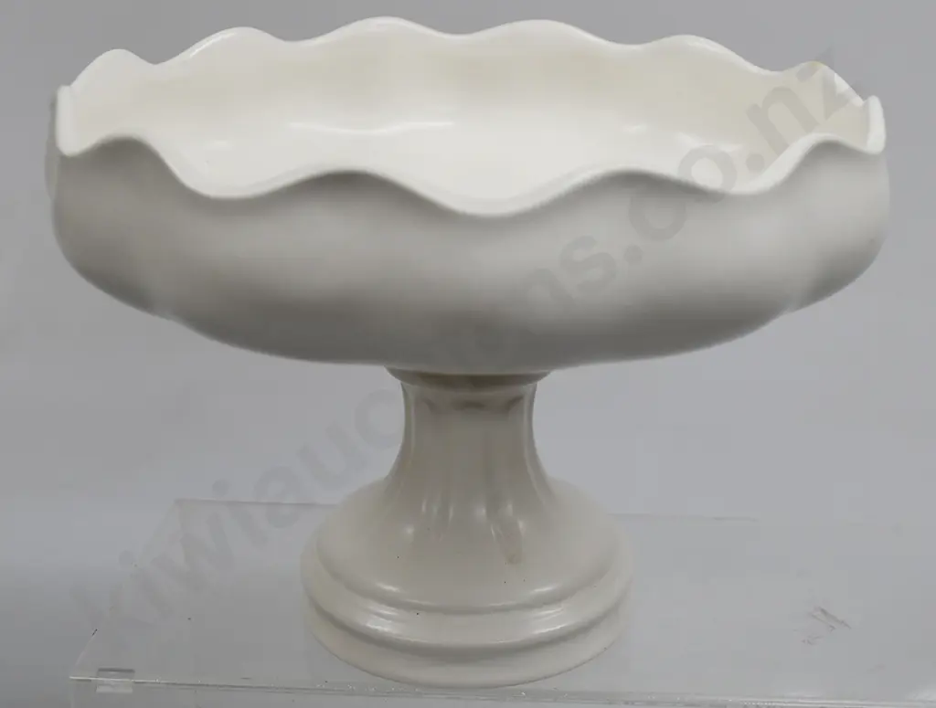 CROWN LYNN FOOTED COMPORT NUMBER 2020 Image 1++