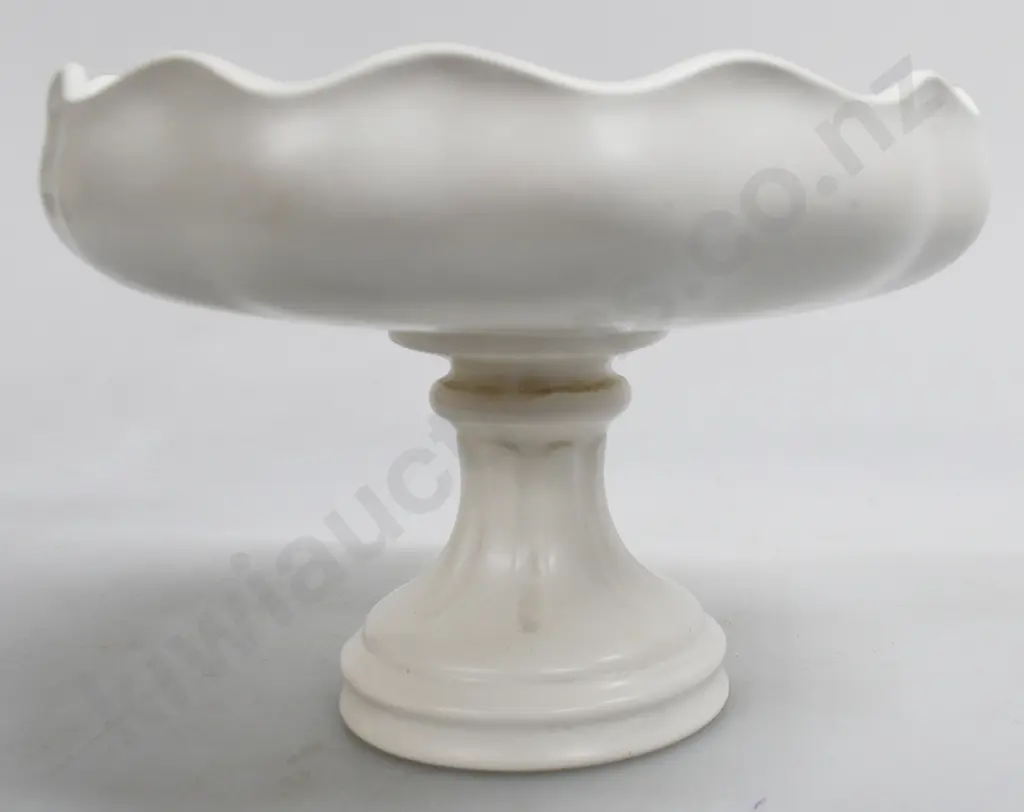 CROWN LYNN FOOTED COMPORT NUMBER 2020 Image 1++