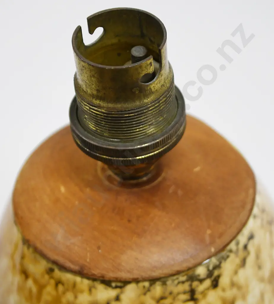 CROWN LYNN AMBRICO TABLE LAMP Image 1++