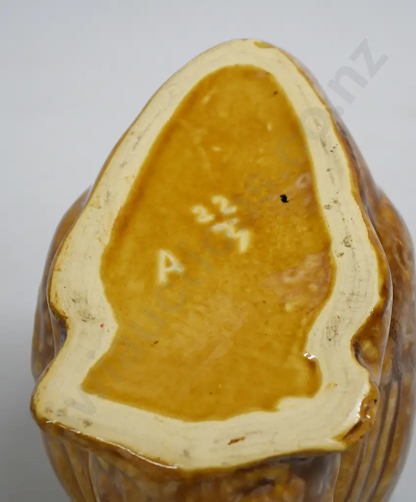 CROWN LYNN AMBRICO TRICKLE GLAZED SWAN Image 1++