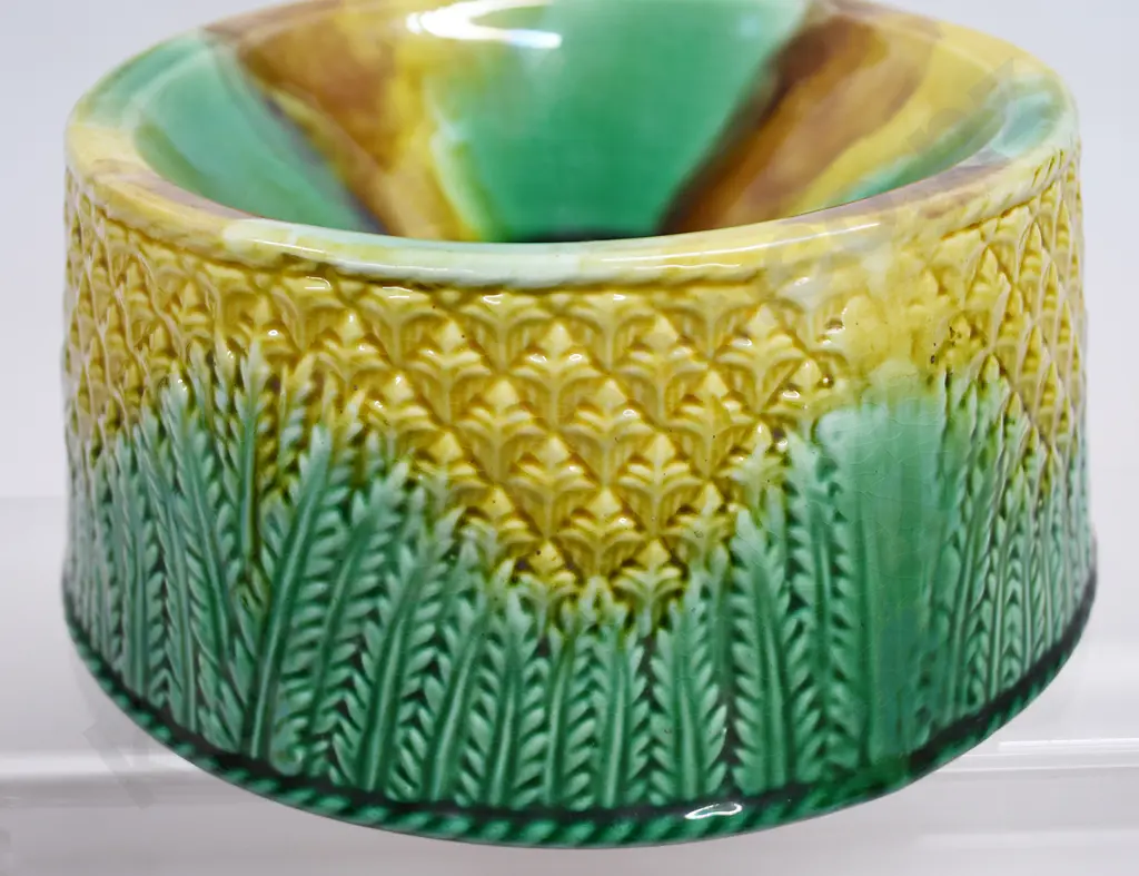 COLONIAL POTTERY SPITTOON Image 1++